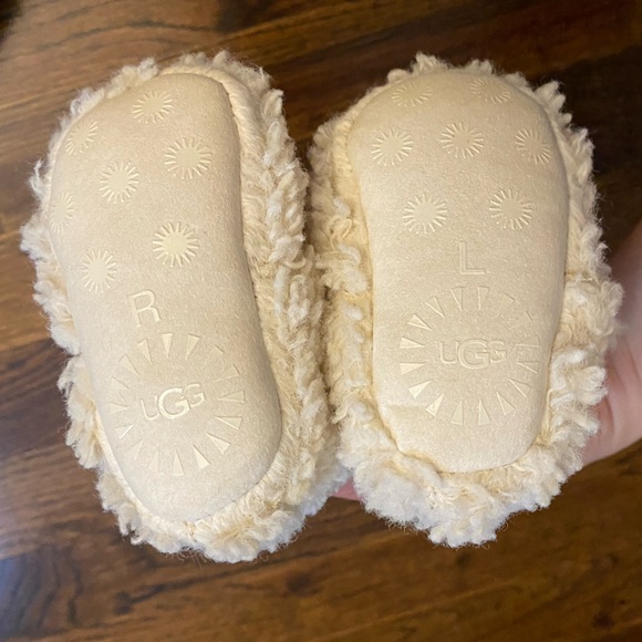 UGG- 0/1 baby booties lined infant size fuzzy velcro strap slippers pre-walkers - Picture 15 of 16